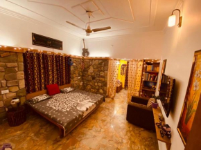 YAADgaar Living